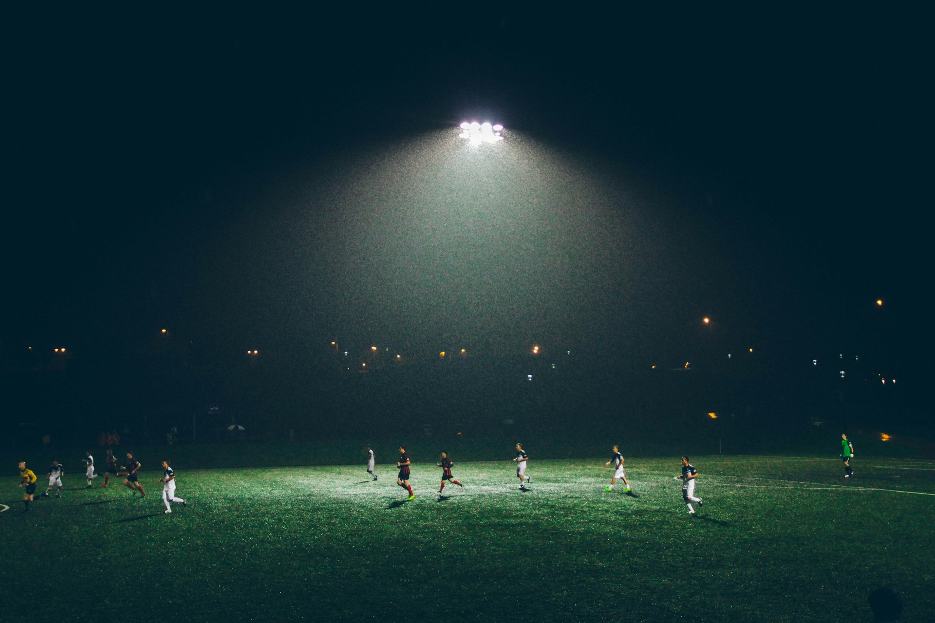 Fußball auf dem Spielfeld